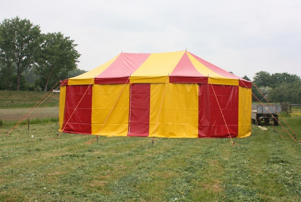 Zirkuszelt in 7,50x11,50m (oval, mit zwei Masten) mieten in Böblingen