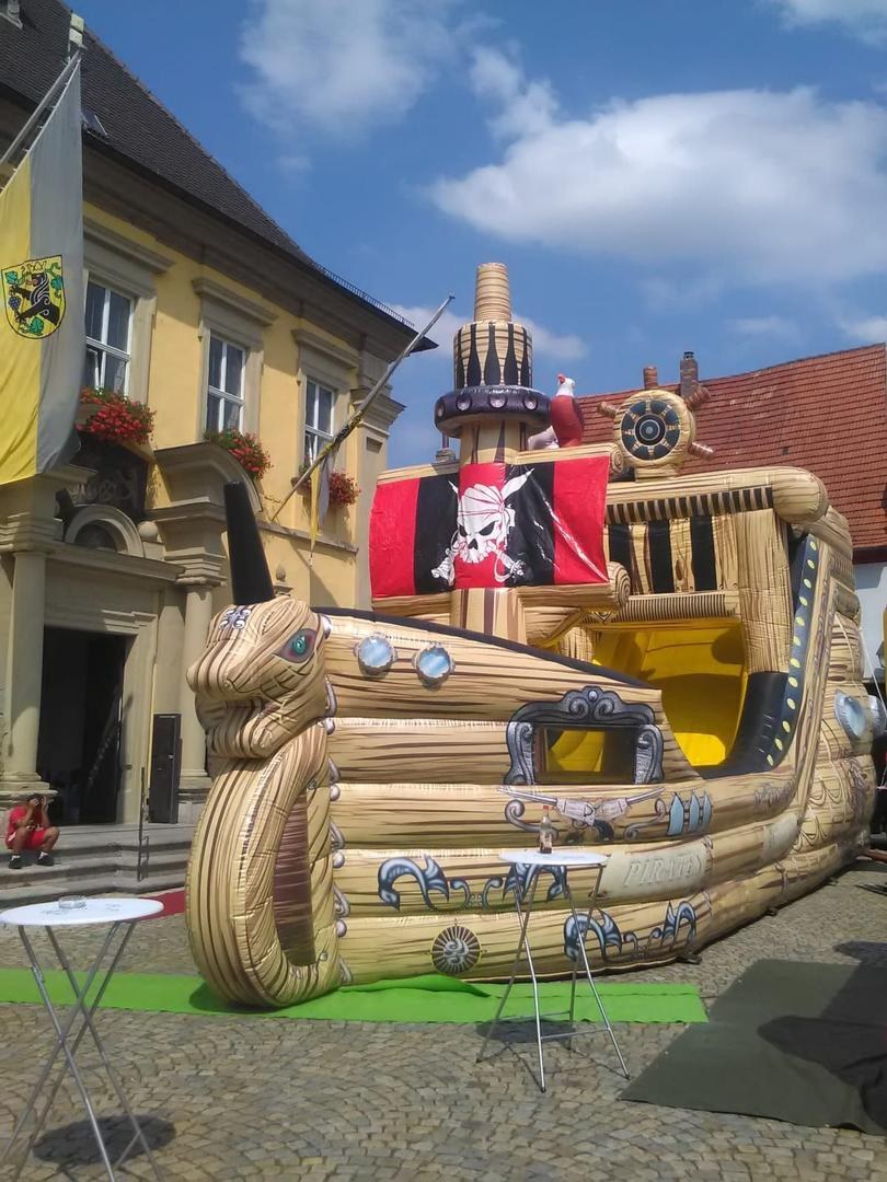 Hüpfburg Piratenschiff mega mit Rutsche mieten in Eibelstadt – 2