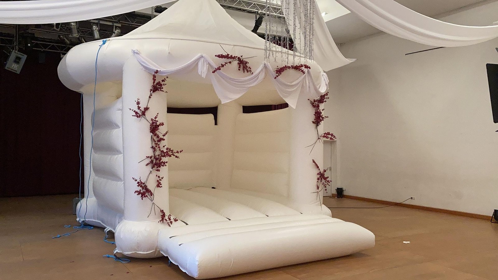 Hüpfburg für Hochzeit mieten in Eibelstadt