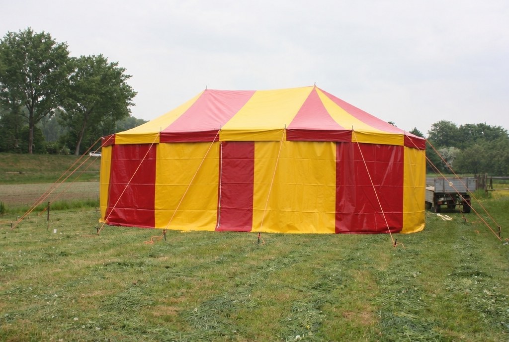 Zirkuszelt / Circuszelt in 7,50x11,50m (oval, mit zwei Masten) mieten in Eibelstadt