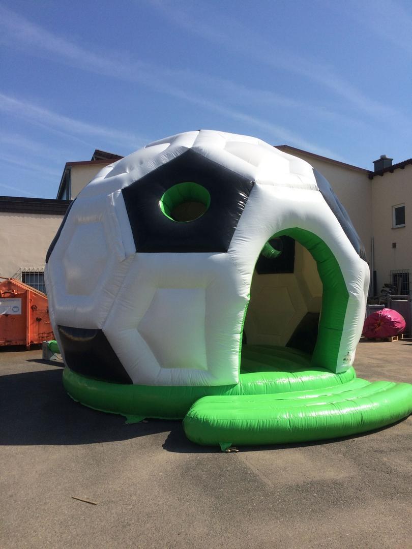 Fußballhüpfburg Ball mieten in Eibelstadt