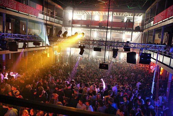 Komplettset Licht & Ton für 1000 Personen mit d&b mieten in Eibelstadt – 2