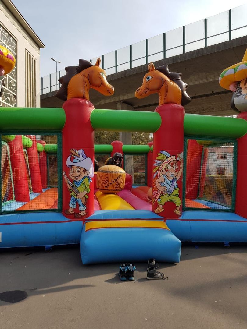 Hüpfburg Cowboy und Indianer mieten in Eibelstadt – 2