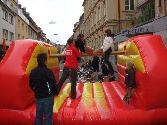 Kissenschlacht mieten in Eibelstadt