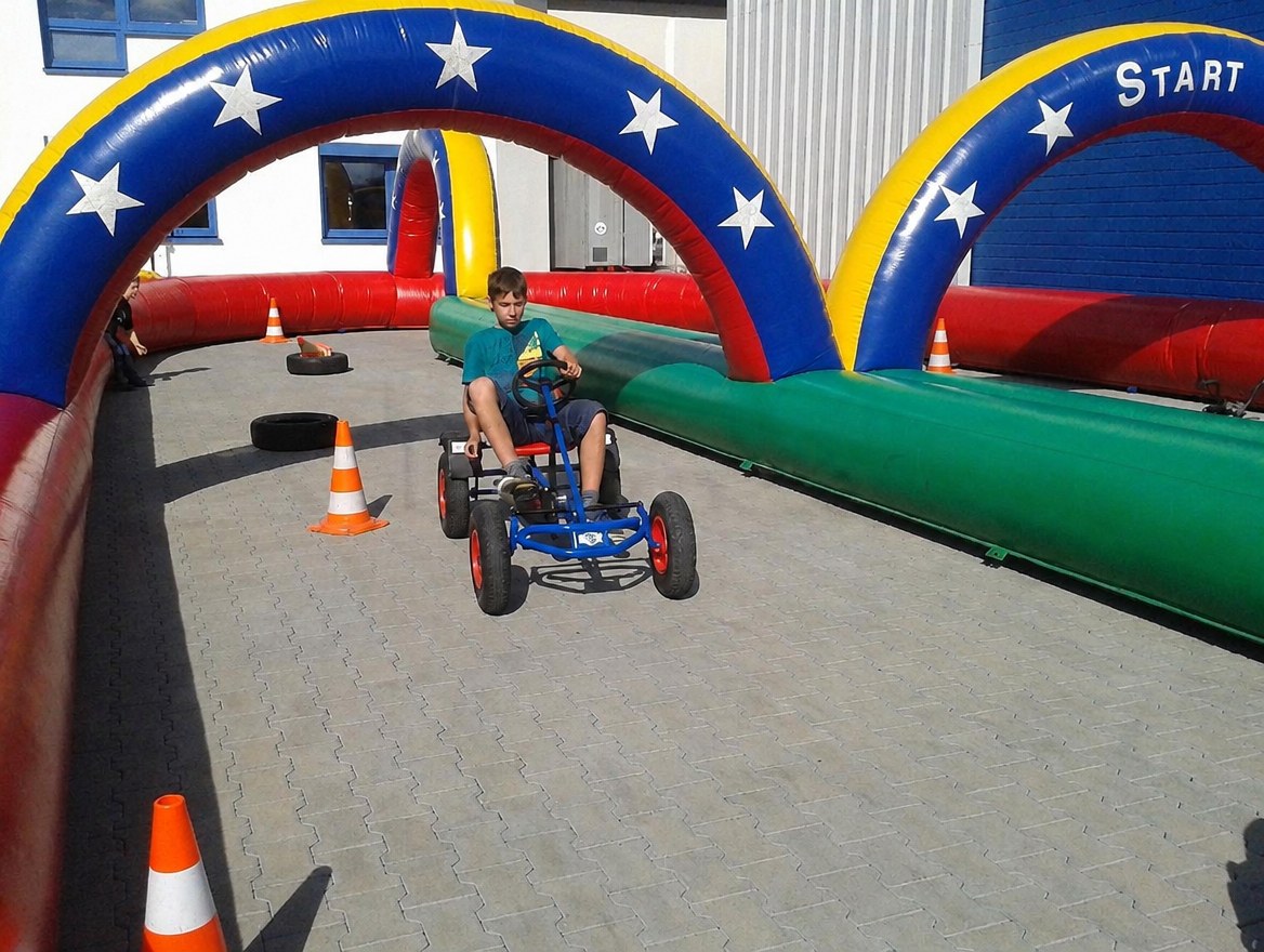 Go Kart Bahn/ Tretautos/ Kett Cars mit Umrandung mieten in Eibelstadt