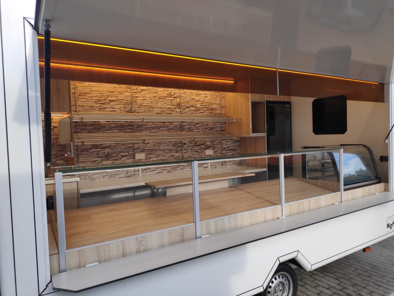 Wagen 65 – Bäckereianhänger mieten in Arnstein