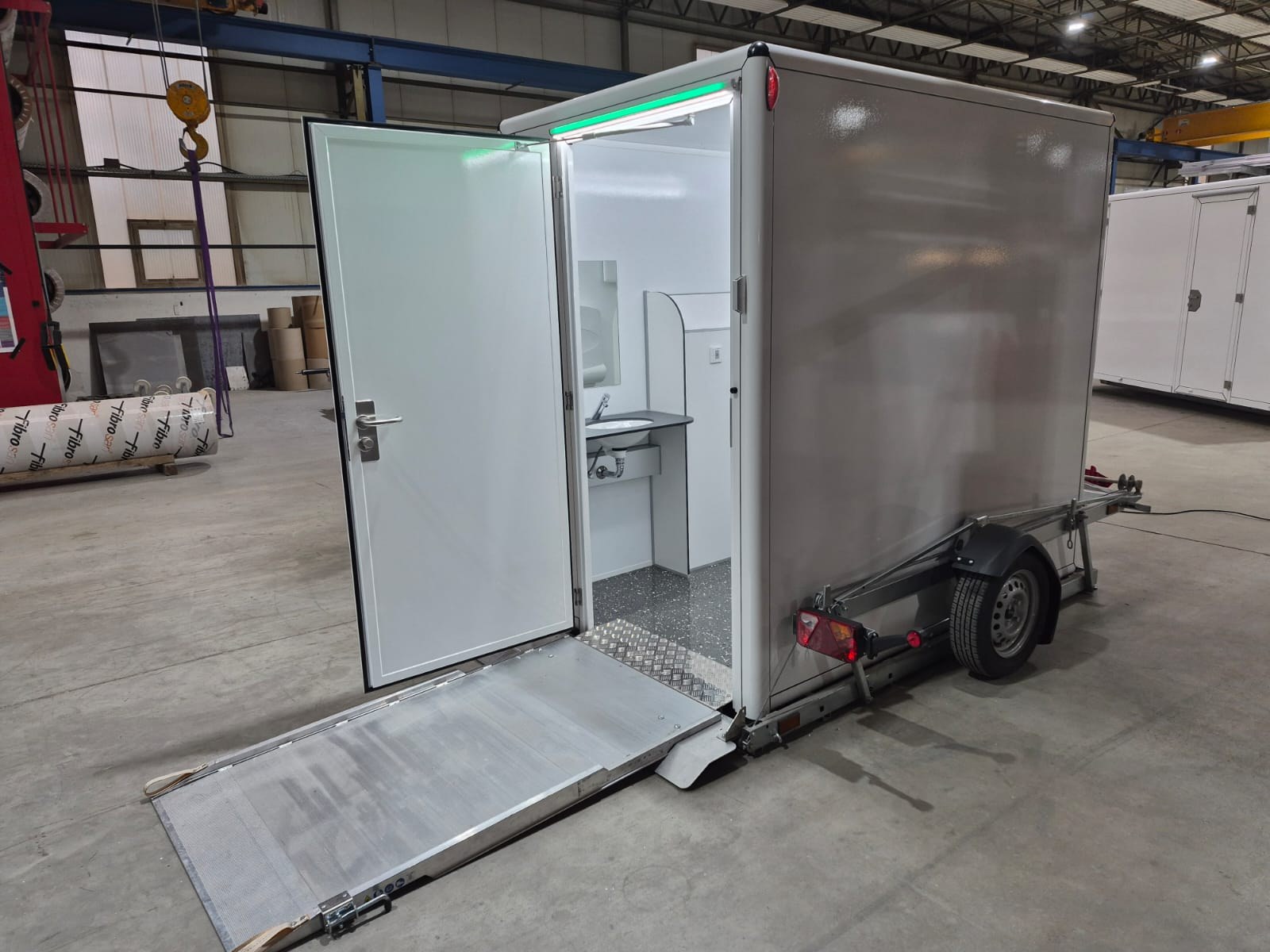 Wagen 10 – barrierefreier Toilettenwagen mieten in Arnstein – 2