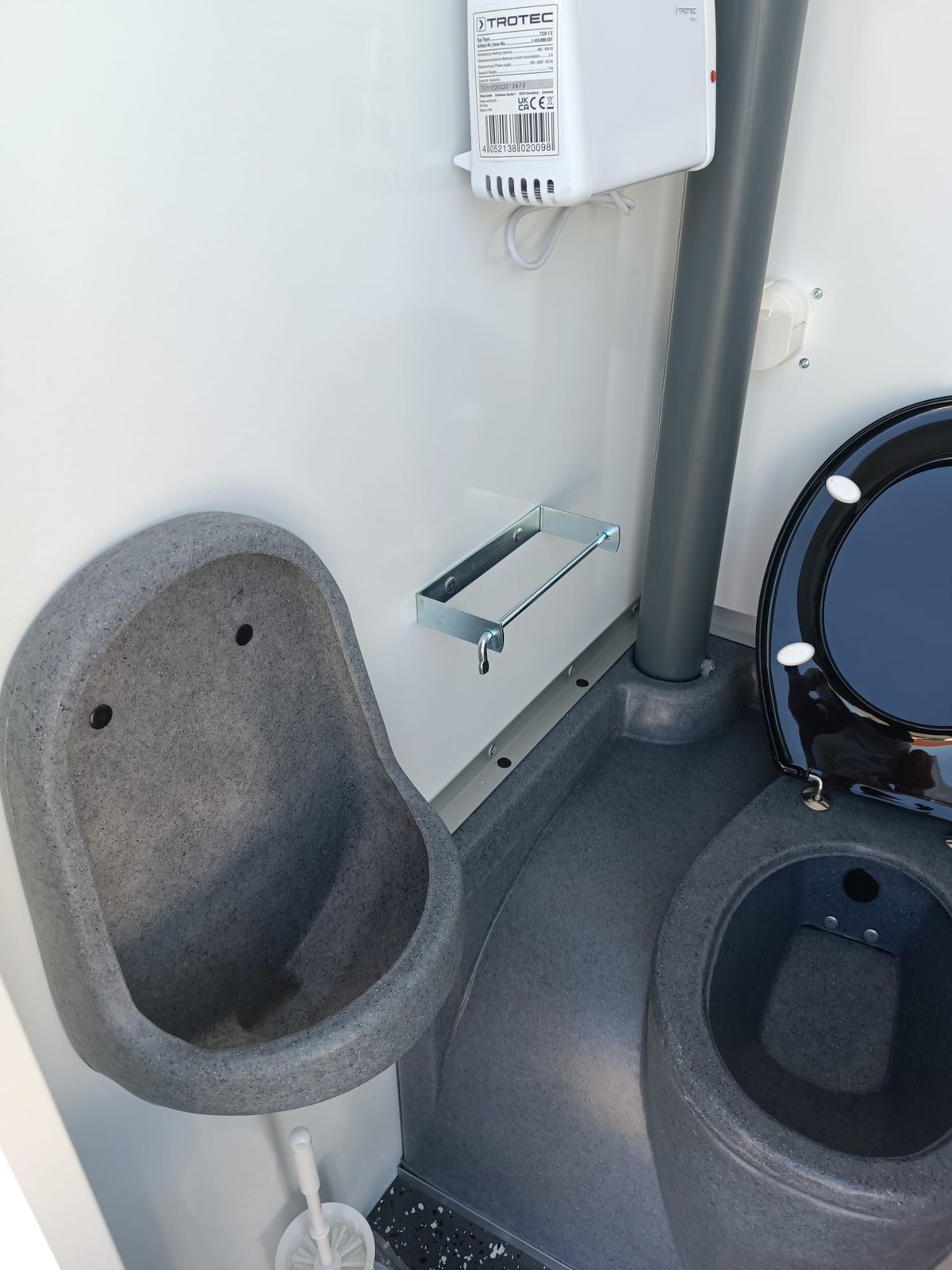 Wagen 20 – Toilettenanhänger mieten in Arnstein – 2