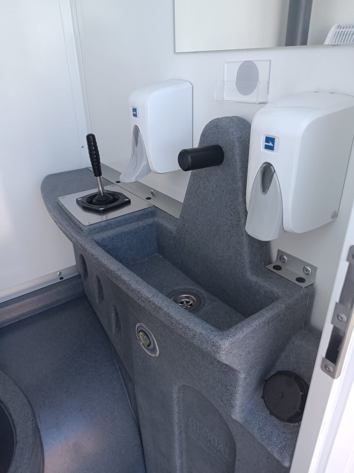 Wagen 20 – Toilettenanhänger mieten in Arnstein – 3