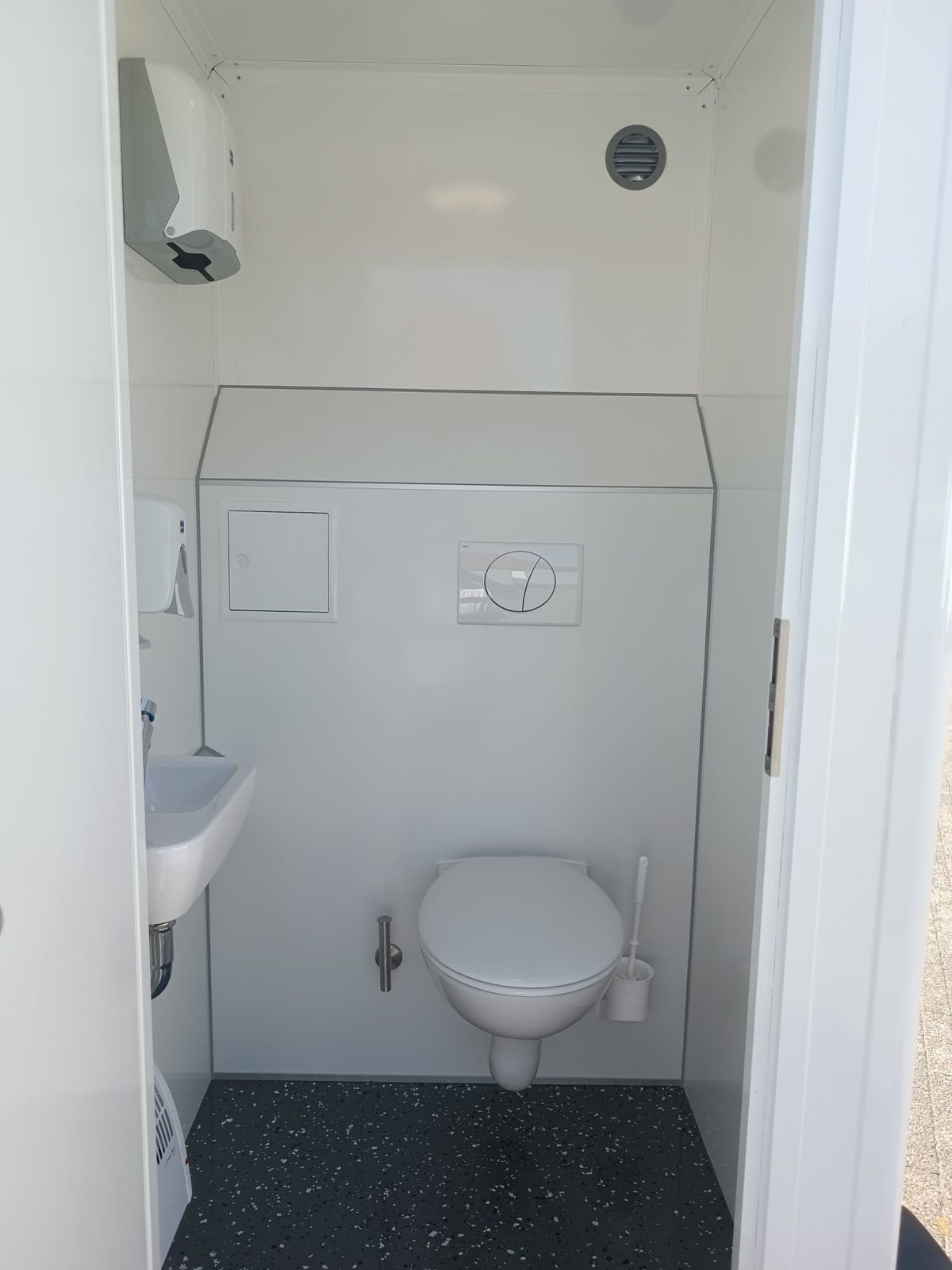 Wagen 19 – Toilettenanhänger mieten in Arnstein – 2