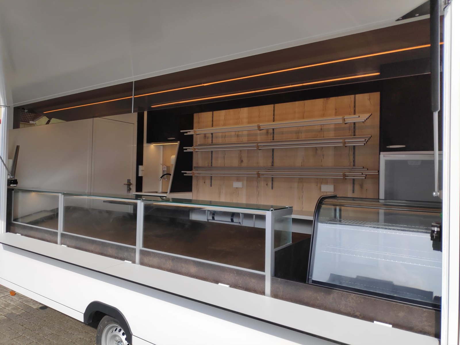Wagen 21 – Bäckereianhaenger mieten in Arnstein