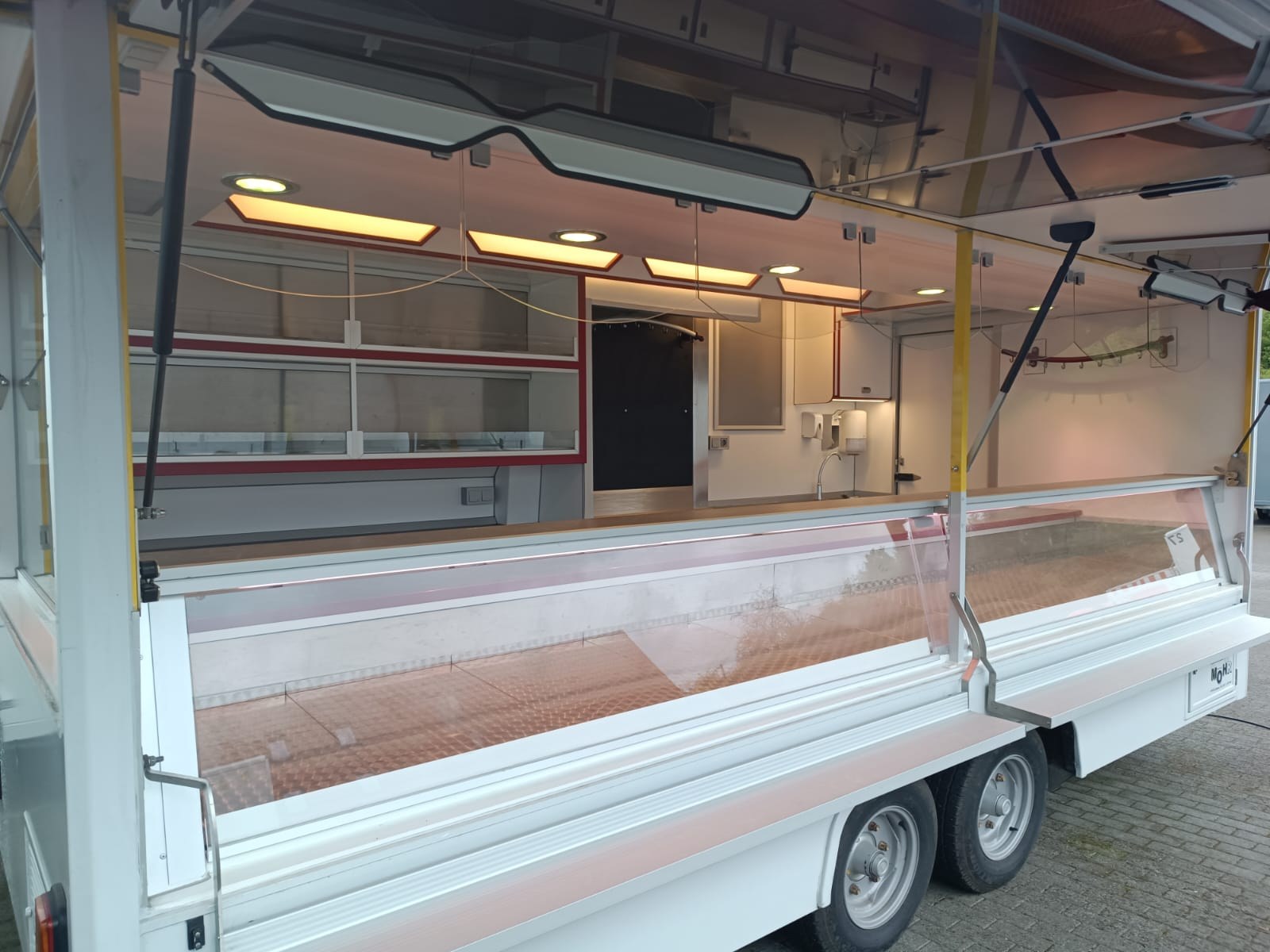 Wagen 40 – Kühlthekenanhänger mieten in Arnstein – 3