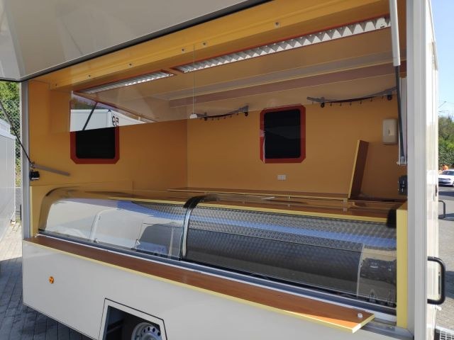 Wagen 5 – Kühlthekenanhänger mieten in Arnstein – 2