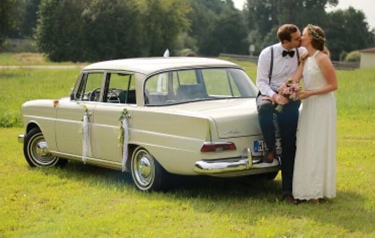 Mercedes 190C Oldtimer Heckfloßen mieten in Nürnberg