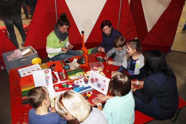 Eventmodul Buttons basteln für Kinder mieten in Nürnberg