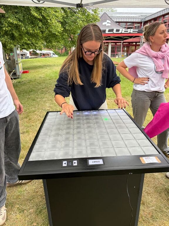 Tisch-Reaktionsspiel LumiTap mieten in Nürnberg – 3