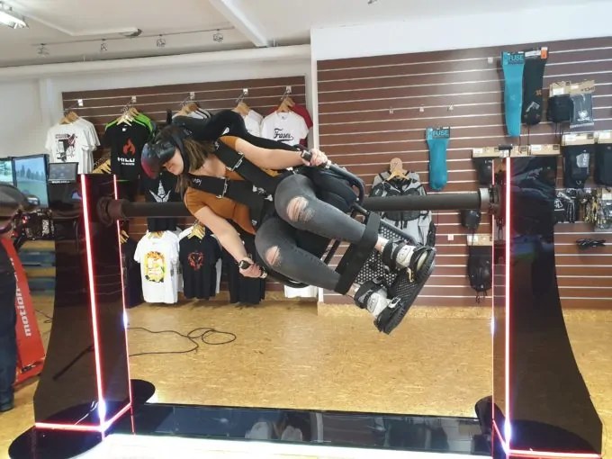 Achterbahnsimulator Whiplash Diabolo mit VR mieten in Nürnberg