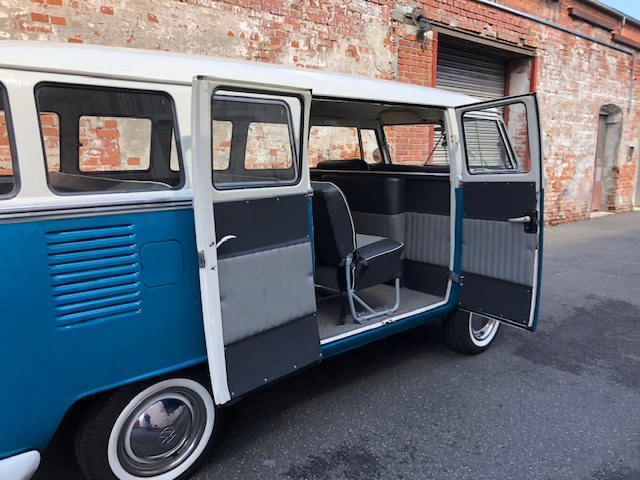 Oldtimer VW T1 Bulli Pfauenblau/Weiß mieten in Nürnberg – 2