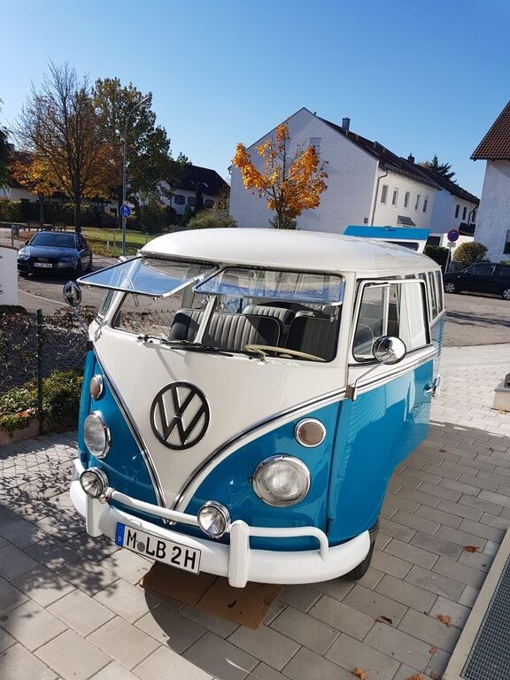 Oldtimer VW T1 Bulli Pfauenblau/Weiß mieten in Nürnberg
