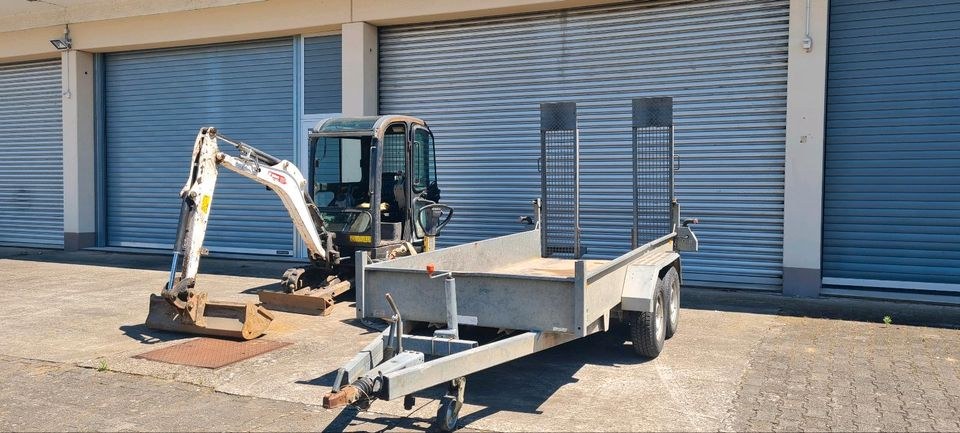Baumaschinen Anhänger 3500KG mieten bei KFZ Transport Anhänger Verleih