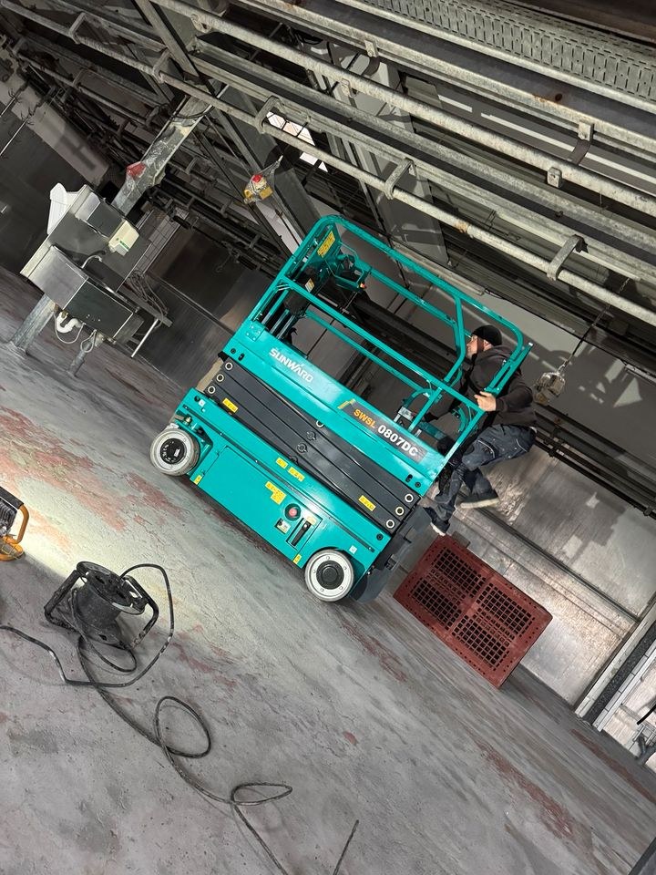 Scherenbühne Arbeitsbühne Bühne 8m Anmieten mieten in Groß-Umstadt – 3