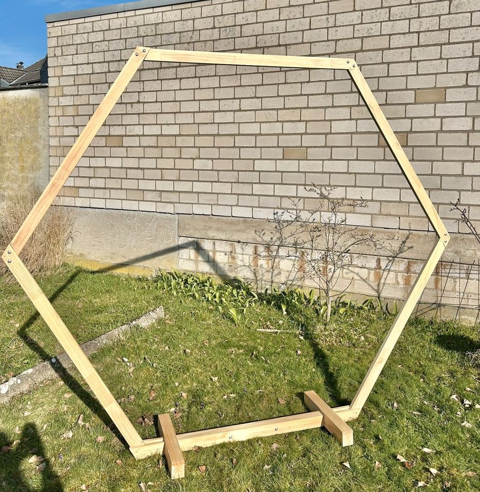 Traubogen Hexagon Holz N Trauung mieten in Kaarst – für die Hochzeit – 3