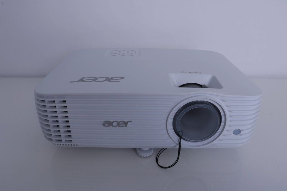 Heimkino Beamer 4K UHD 240 Hz N mieten bei Alex Events – 3