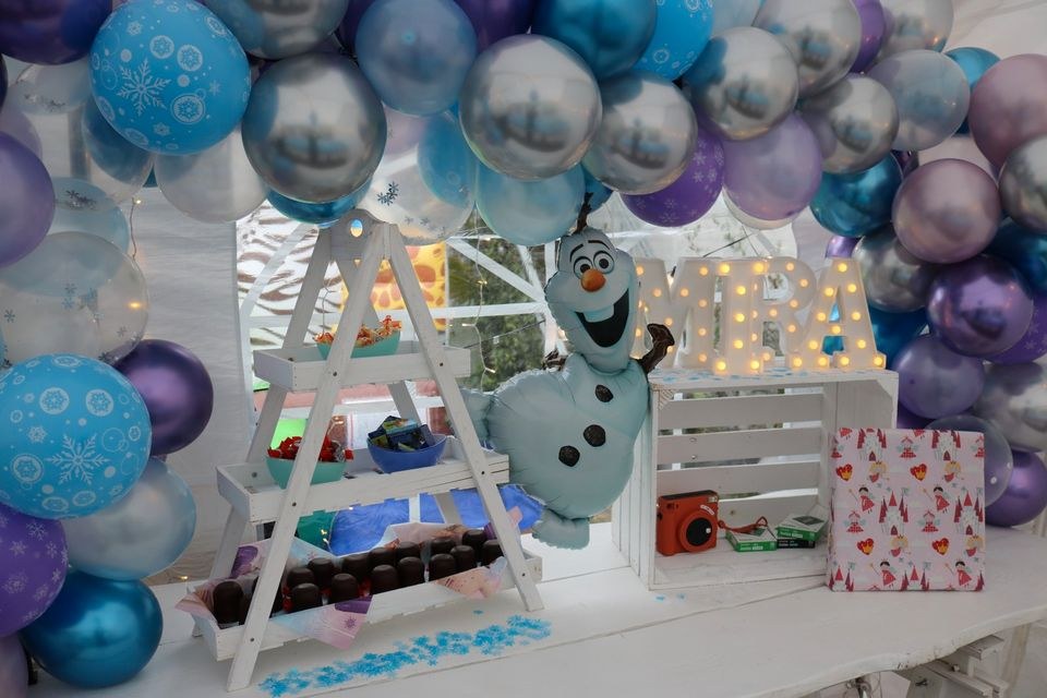 Geschenktisch N mieten bei Alex Events – Sitzplätze für alle – 4