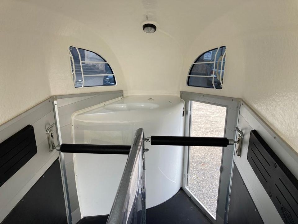 Pferdeanhänger Nr.:31 3,28x1,65x2,30m kg mieten bei Anhänger Service – 3