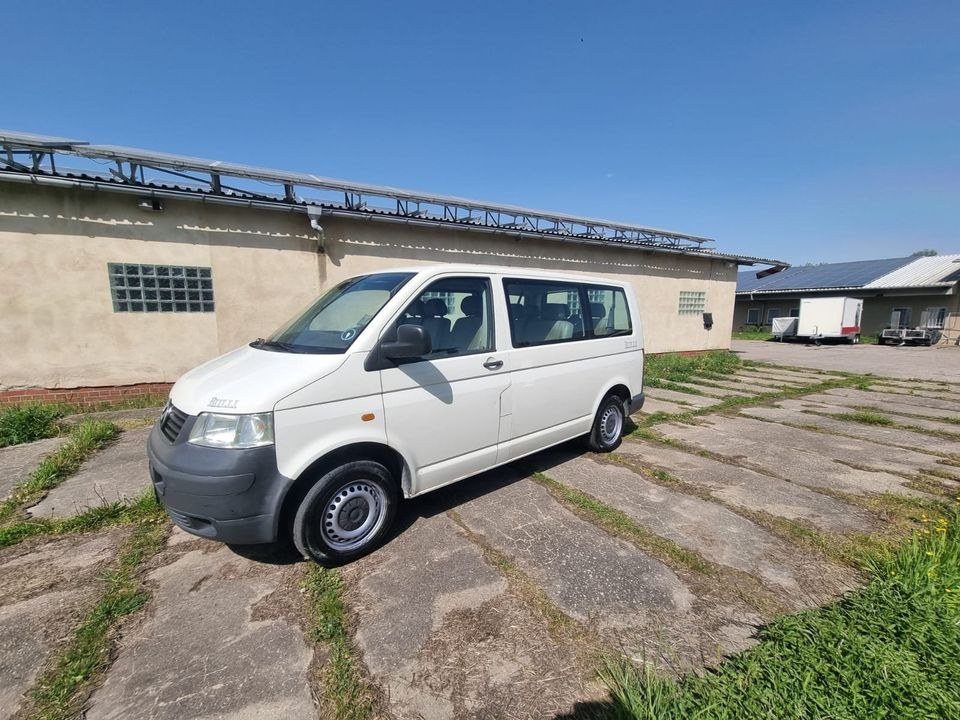 Transporter T5 9 Sitzer Transport mieten in Borna – fair & flexibel