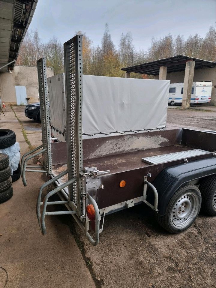 Anhänger Minibagger 1,4t Auffahrrampen Transport mieten in Borna – 2