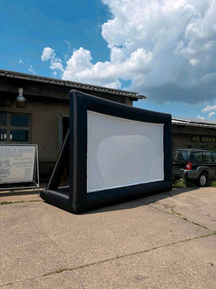 Aufblasbare Leinwand Viewing Heimkino mieten bei Automobile Guschel
