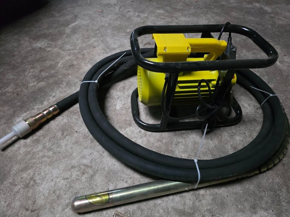Rüttelflasche Betonrüttler Betonverdichter mieten in Dorstfeld