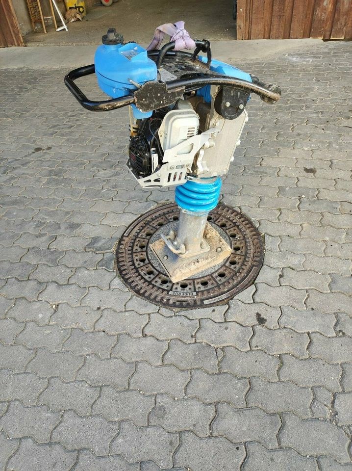 Stampfer mieten in Pollenfeld – für Gräben & enge Stellen – 2