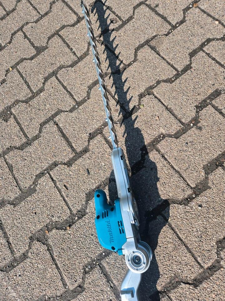 Heckenschere vom Makita 18v lange Ausführung mieten in Mülheim (Ruhr) – 3