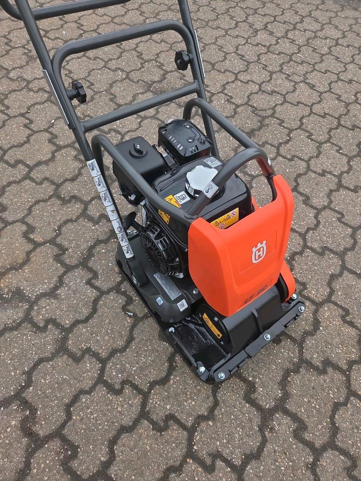 Rüttelplatte 80 Kg Honda Benzin Vorlauf Matte mieten in Mülheim (Ruhr) – 2