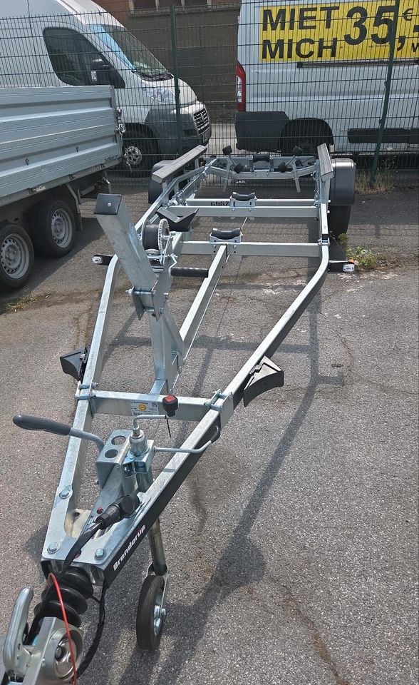 Bootstrailer 1300Kg Langauflagen 6m Motorboot mieten in Mülheim (Ruhr)
