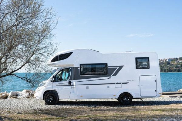 Wohnmobil Alkoven Adria Coral XL mieten in Gütersloh
