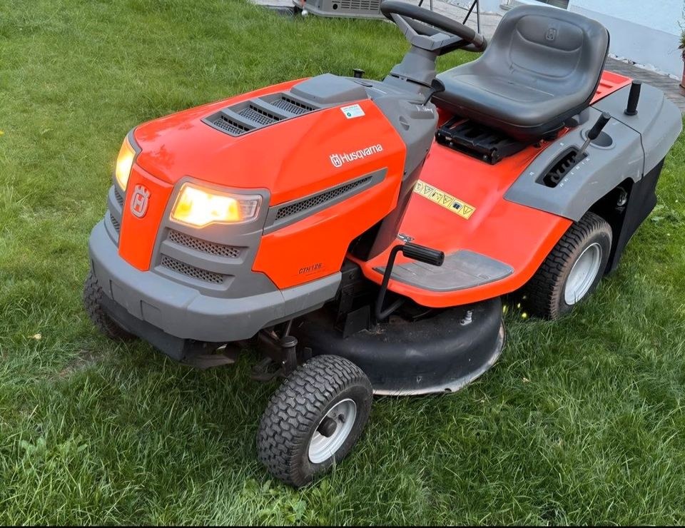 Rasentraktor Husqvarna CTH 126 mieten in Schwandorf – 2