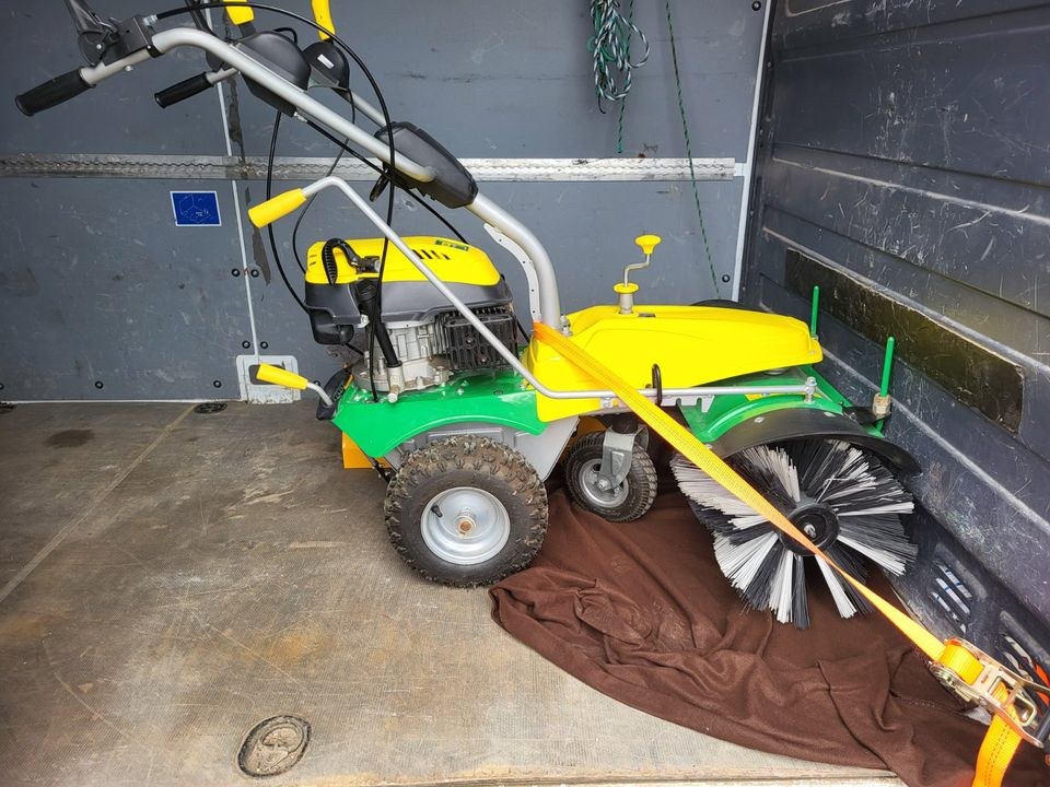 Kehrmaschine Motorbesen Auffangbehälter mieten in Schwandorf