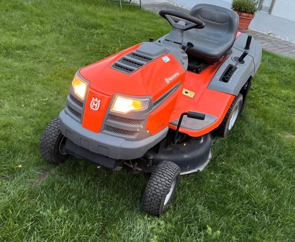 Rasentraktor Husqvarna CTH 126 mieten in Schwandorf