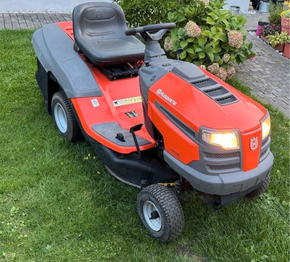 Rasentraktor Husqvarna CTH 126 mieten in Schwandorf – 3