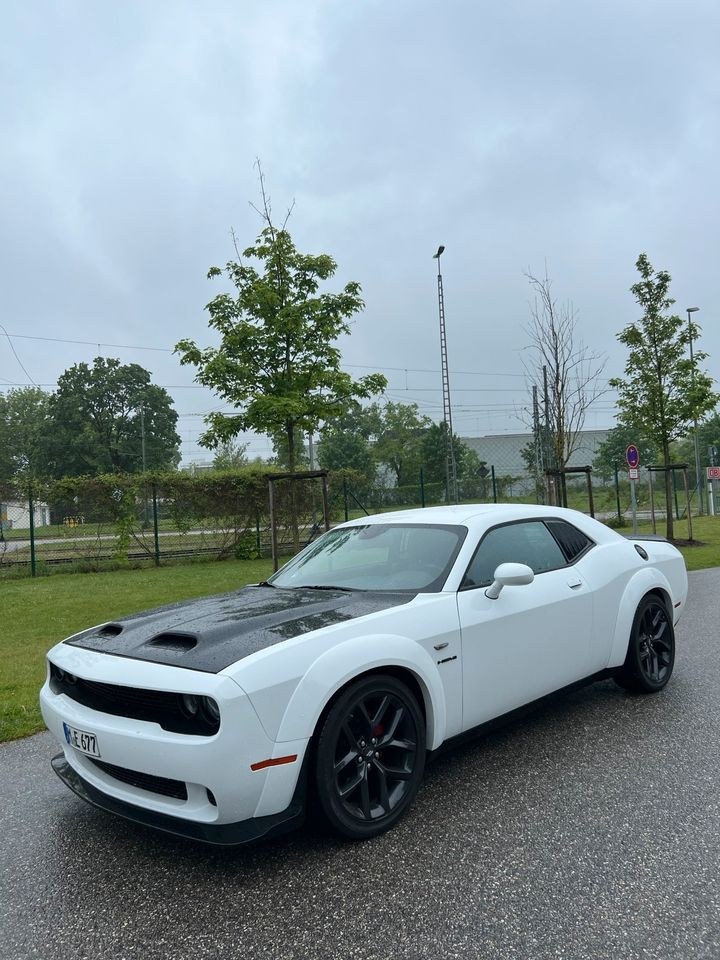 Dodge Challenger V8 ohne Kreditkarte 19 Jahren mieten in Bogenhausen