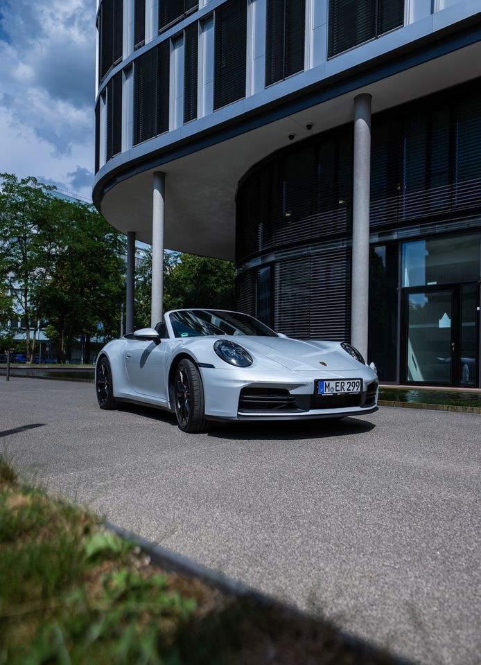 Porsche Carrera Cabrio 992 ohne Kreditkarte mieten in Bogenhausen