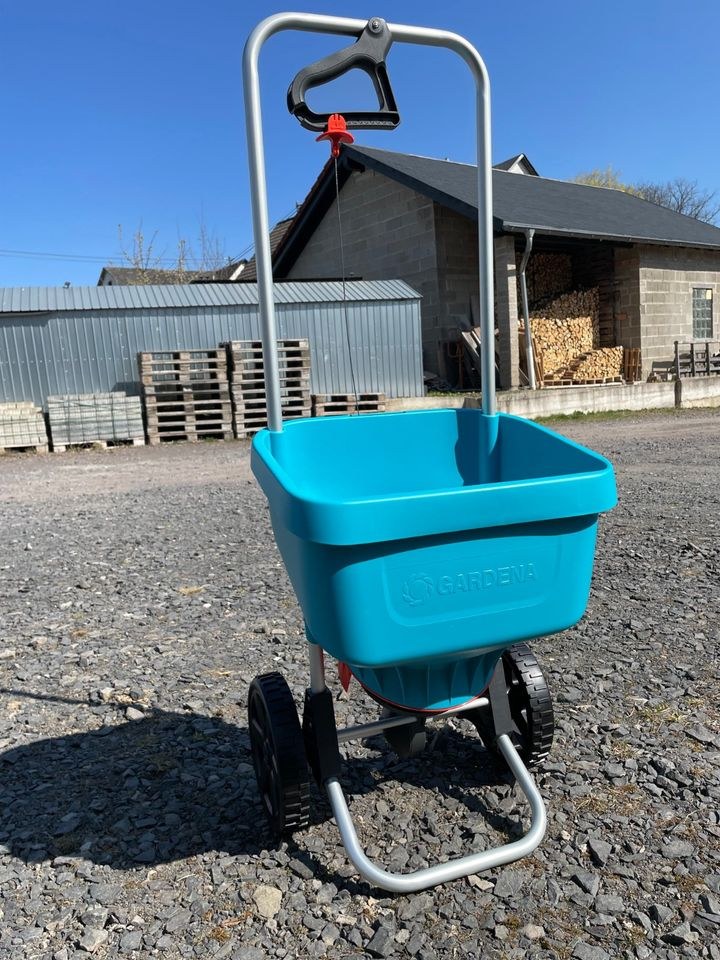 Streuwagen Gardena XL mieten in Leuterod – für Garten & Grundstück
