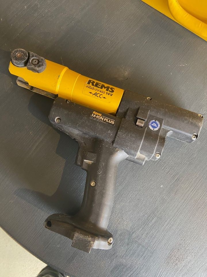 Mini Presszange REMS mieten bei F.S.E.R.-Bau – Profi-Werkzeug auf Zeit – 2