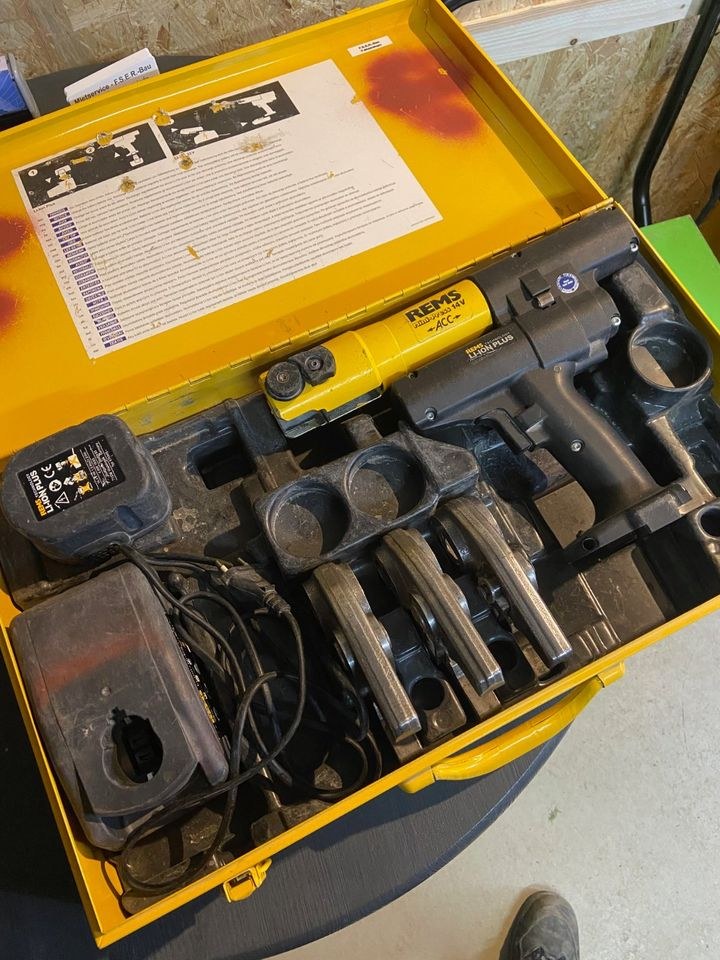 Mini Presszange REMS mieten bei F.S.E.R.-Bau – Profi-Werkzeug auf Zeit