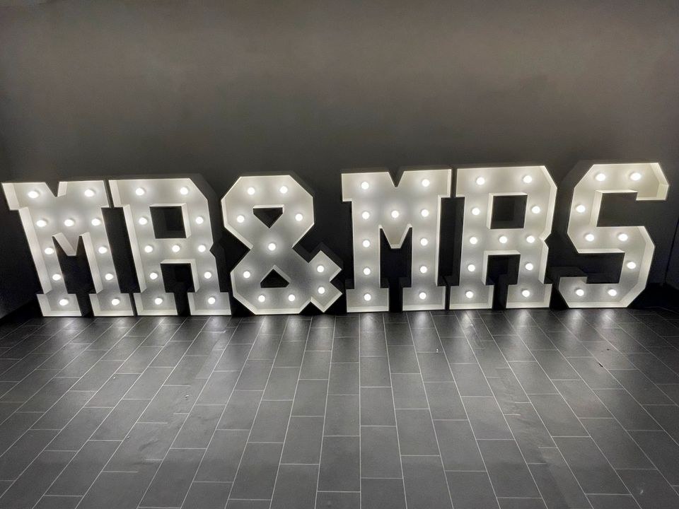 XXL Buchstaben MR MRS mieten in Erding – für die Hochzeit