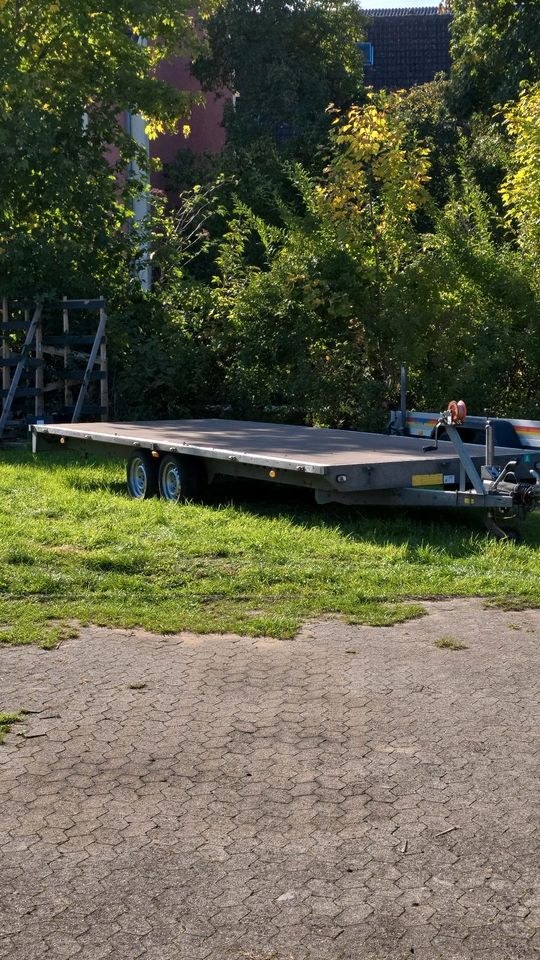 N 6 m PKW ANHÄNGER AUTOTRANSPORTANHÄNGER 2,8 t mieten – 2