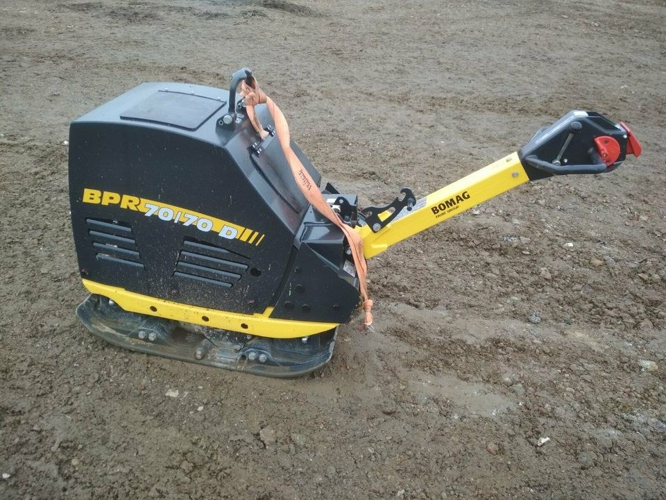 Rüttelplatte 570 kg Bomag 70 D mieten bei Hausmeisterservice Fisch – 2
